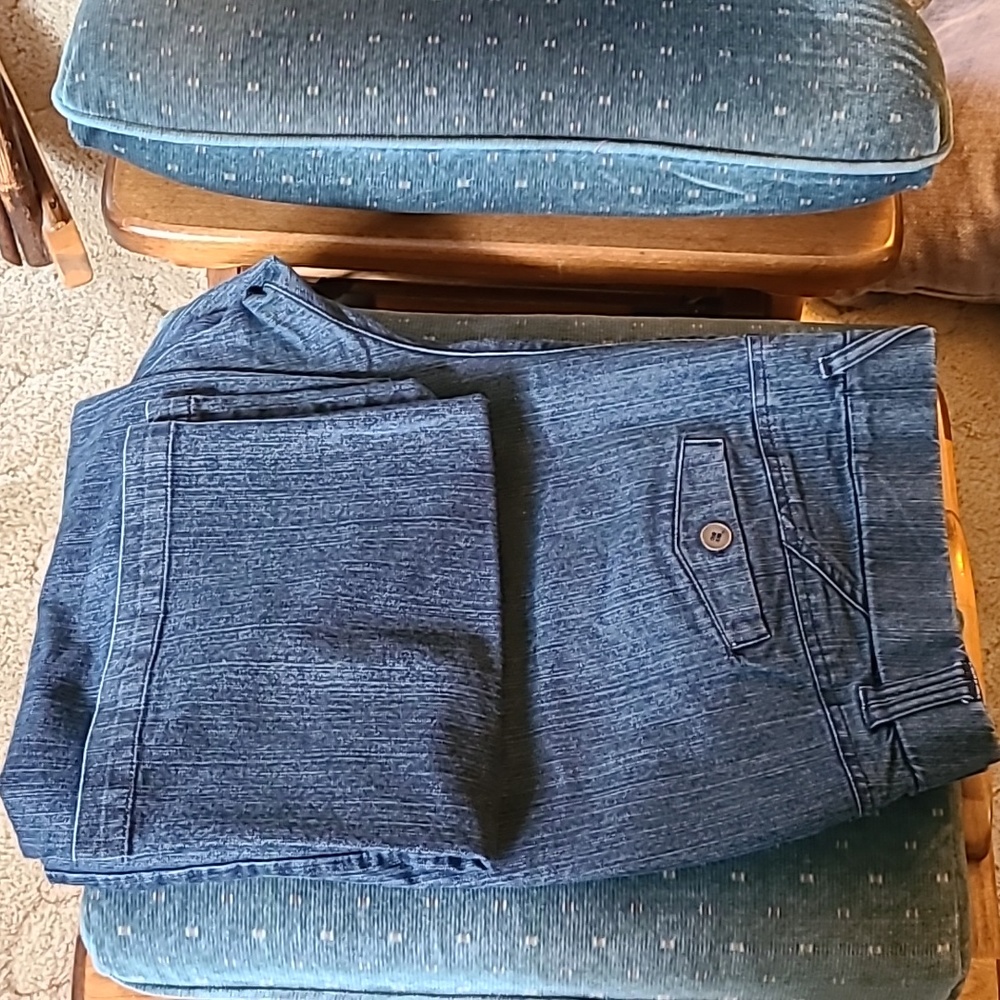 Jeans - Picture 2 of 3